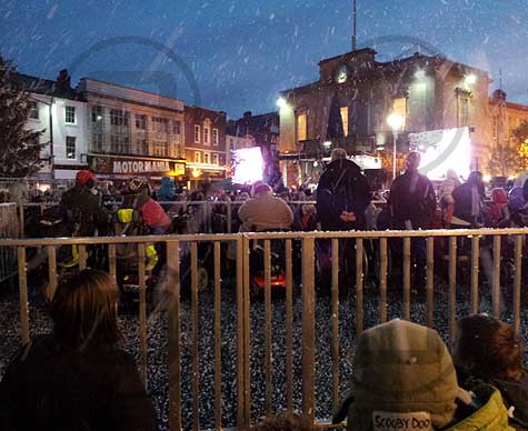 15-person accessible viewing platform for Mansfield Christmas Lights switch on.